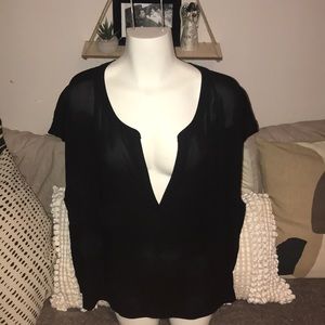 Black no sleeves deep v neck top for women